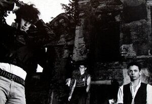 Capa do álbum O Concreto já rachou - Plebe Rude (Last.fm)